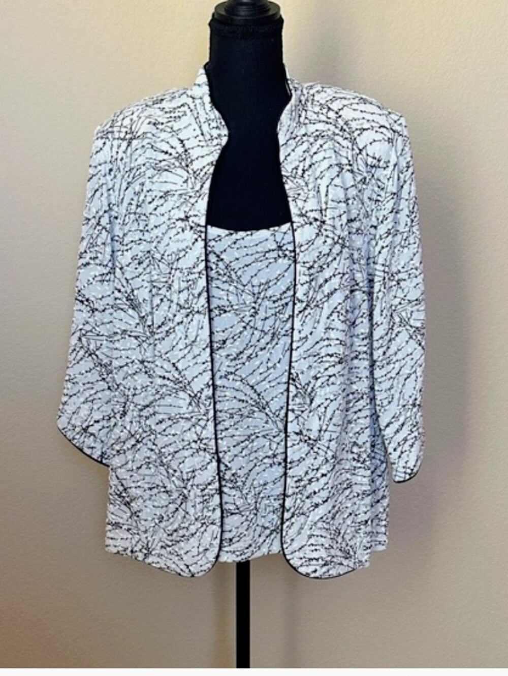 White & Black Abstract-Print two-piece Women's Jacket and camisole.